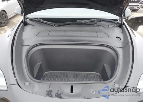 2021 Tesla Model Y Long Range Dual Motor All-Wheel Drive z USA, uszkodzony, nr VIN 5YJYGAEE3MF194474